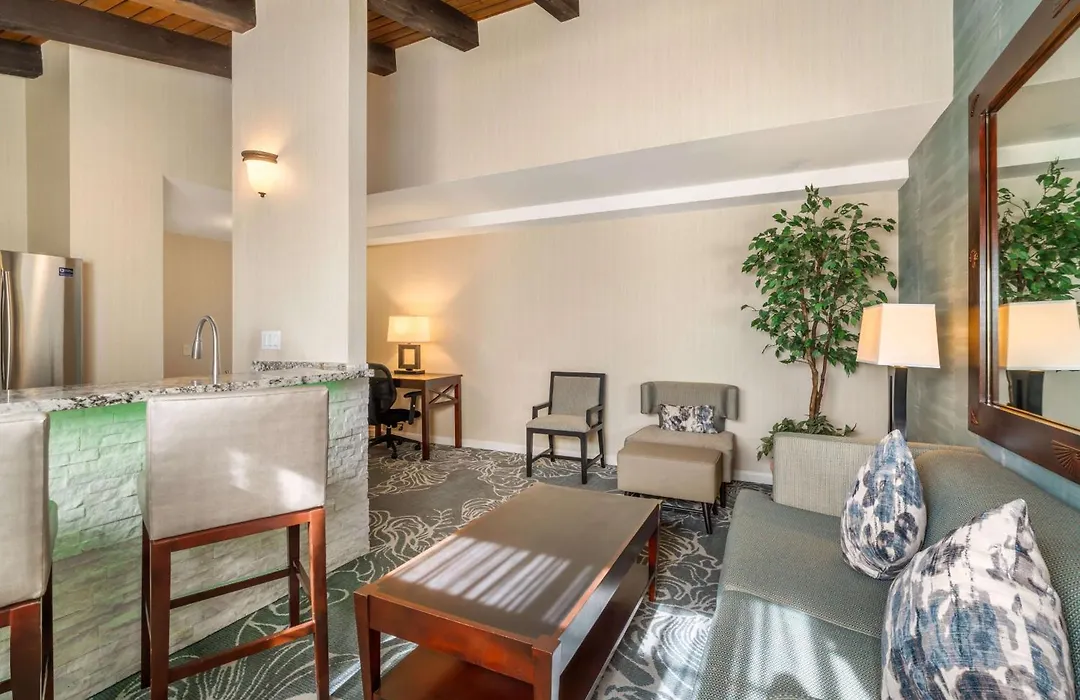 Best Western Plus Carpinteria Inn-1