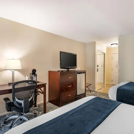 Best Western Plus Carpinteria Inn-2